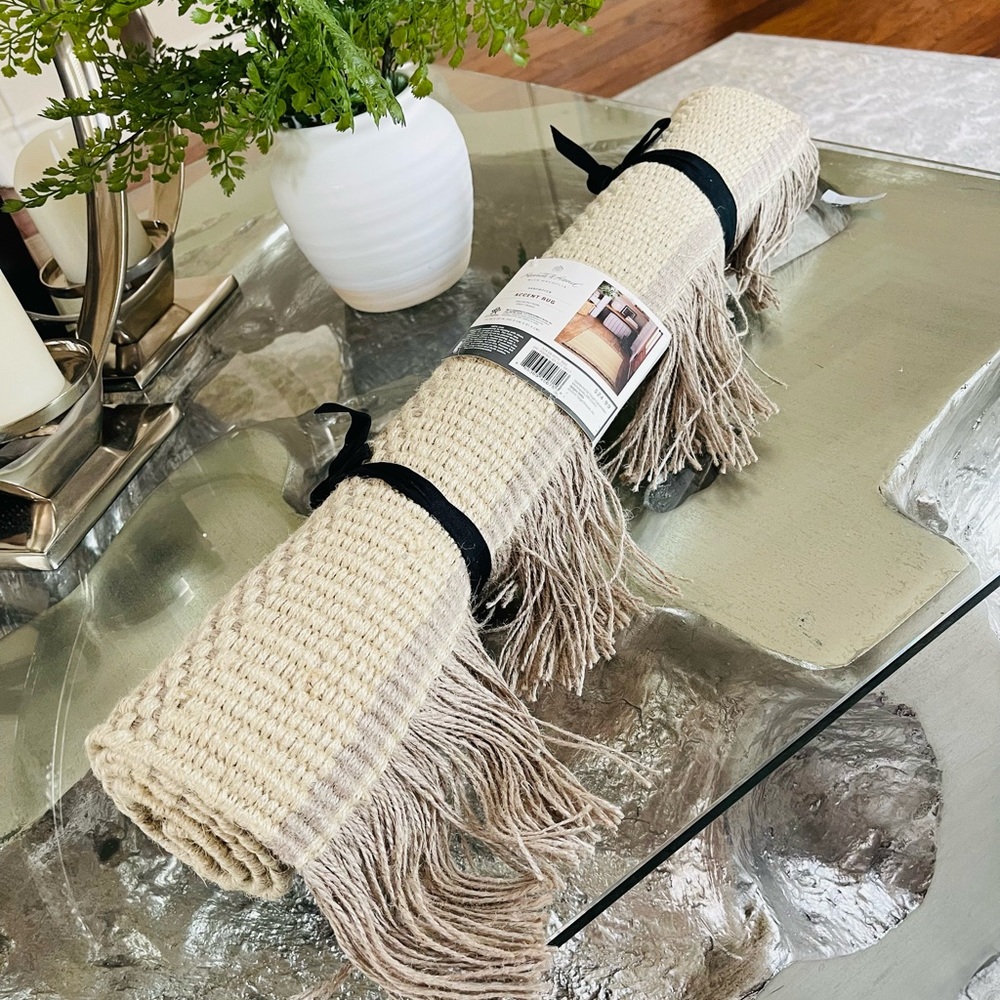 Handwoven Accent Rug by Hearth&Hand with Magnolia .💯Jute